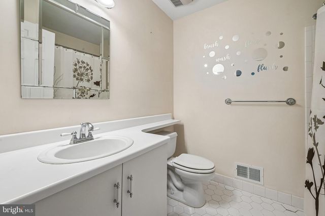 14 CONGRESS CIR, Medford, NJ 08055