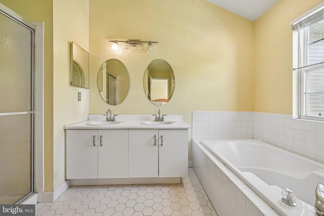 14 CONGRESS CIR, Medford, NJ 08055