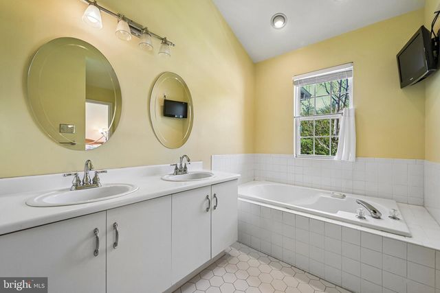 14 CONGRESS CIR, Medford, NJ 08055
