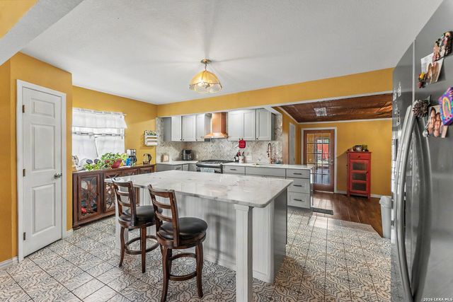 255 Lansing Ln, San Antonio, TX 78207