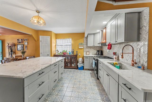 255 Lansing Ln, San Antonio, TX 78207