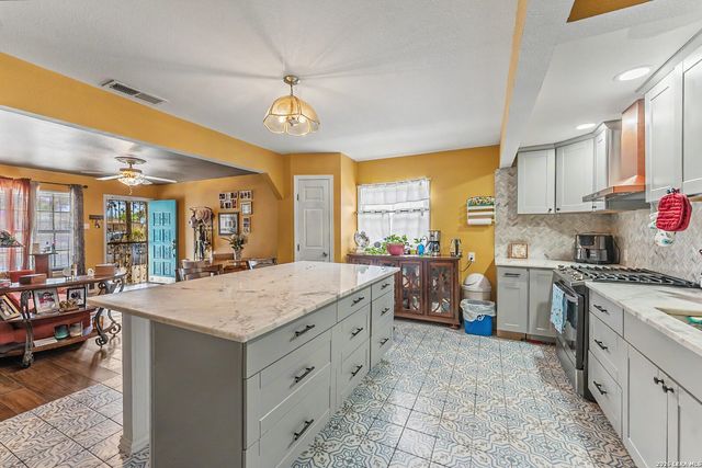 255 Lansing Ln, San Antonio, TX 78207