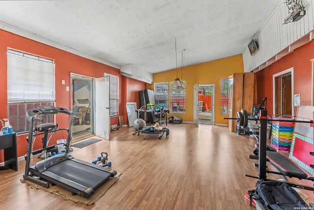 255 Lansing Ln, San Antonio, TX 78207