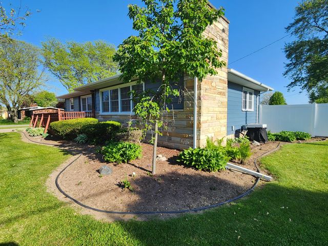 301 Rancho Street, Eaton Rapids, MI 48827