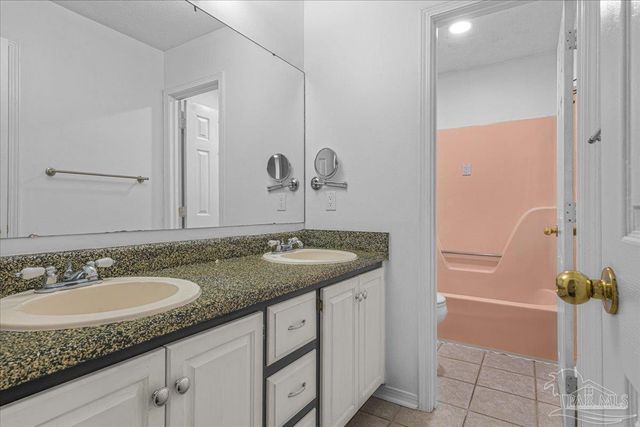 5704 Janet St, Milton, FL 32570