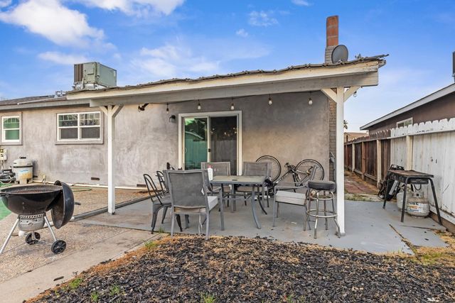 1813 Poppy Ln, Ceres, CA 95307