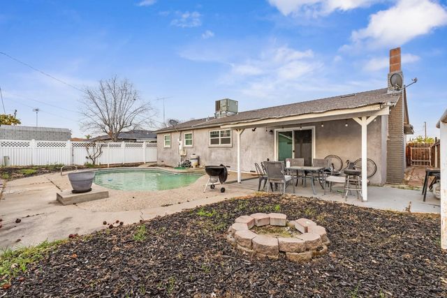 1813 Poppy Ln, Ceres, CA 95307