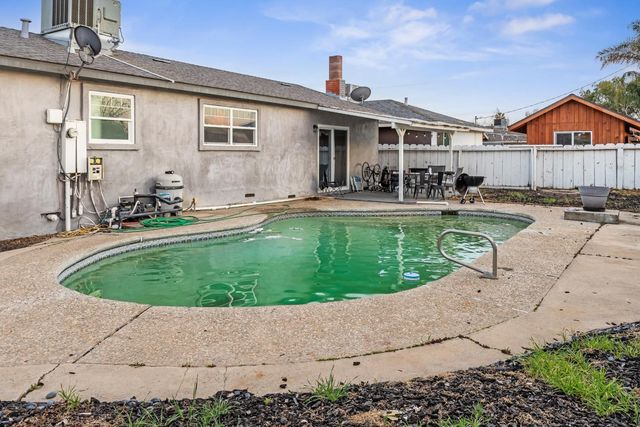 1813 Poppy Ln, Ceres, CA 95307