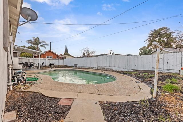 1813 Poppy Ln, Ceres, CA 95307