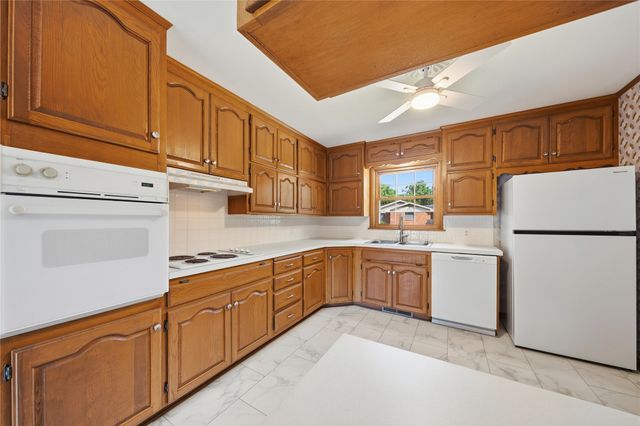 5205 S Birmingham Place, Tulsa, OK 74105