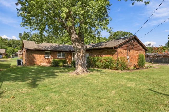 5205 S Birmingham Place, Tulsa, OK 74105
