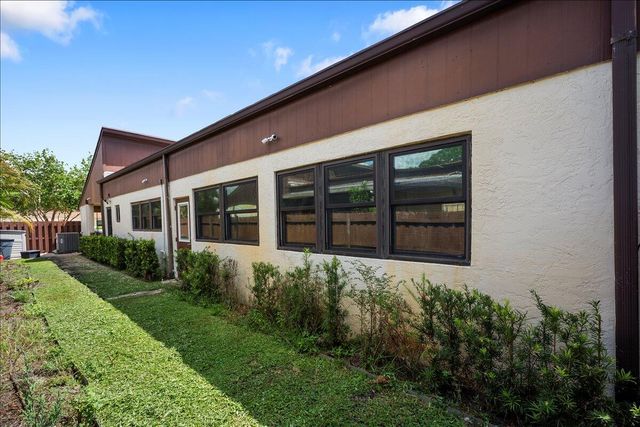 6774 Wheaton Lane, Lake Worth, FL 33467