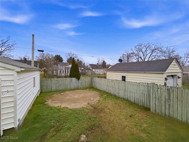 753 Packard Street NW, Warren, OH 44483