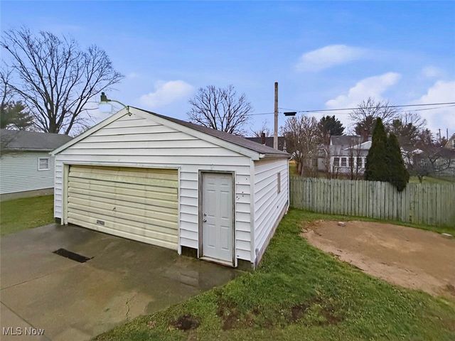 753 Packard Street NW, Warren, OH 44483