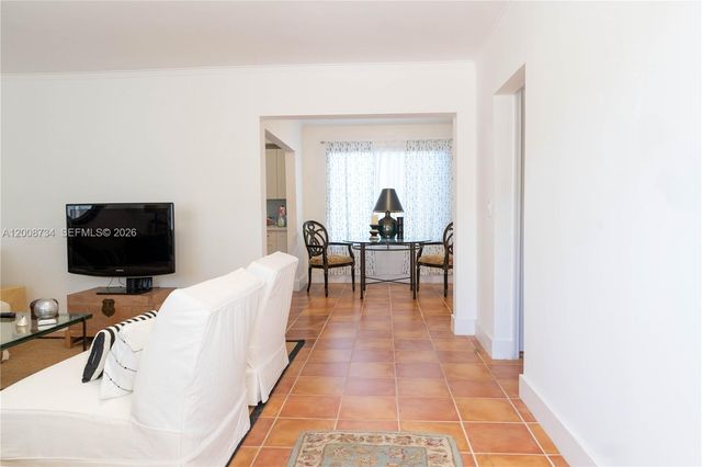 611 74th St, Miami Beach, FL 33141