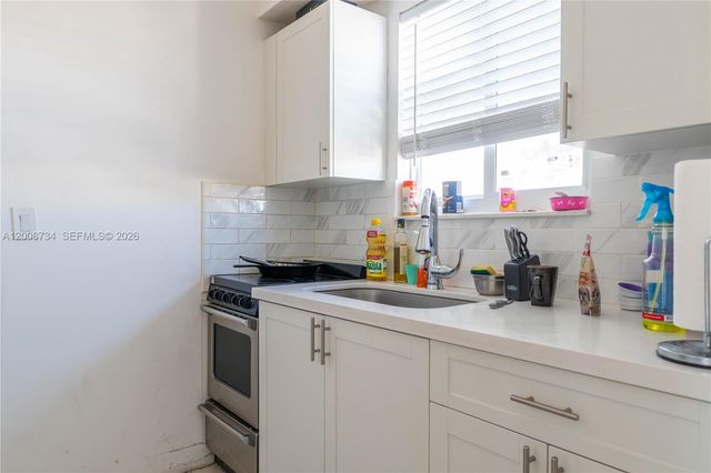 611 74th St, Miami Beach, FL 33141