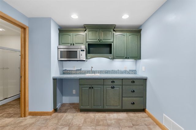 5363 Four Seasons Drive, Kalamazoo, MI 49009