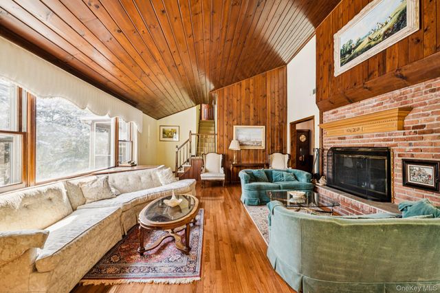 11 Lodge Lane, Belle Terre, NY 11777