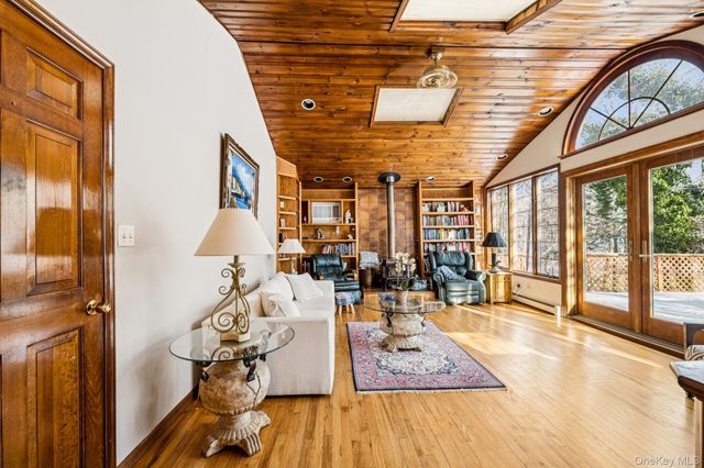 11 Lodge Lane, Belle Terre, NY 11777