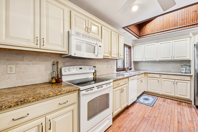 11 Lodge Lane, Belle Terre, NY 11777