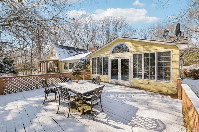 11 Lodge Lane, Belle Terre, NY 11777