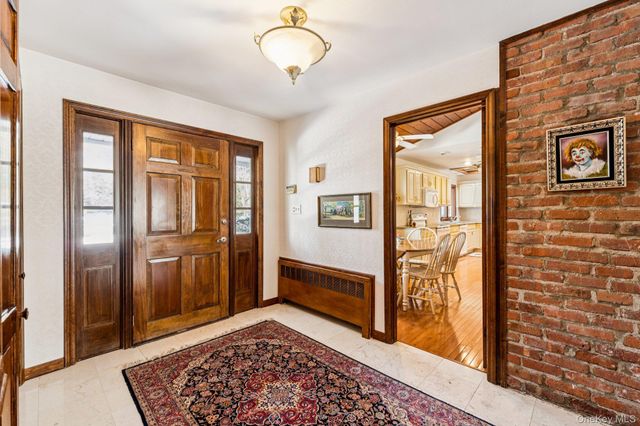 11 Lodge Lane, Belle Terre, NY 11777