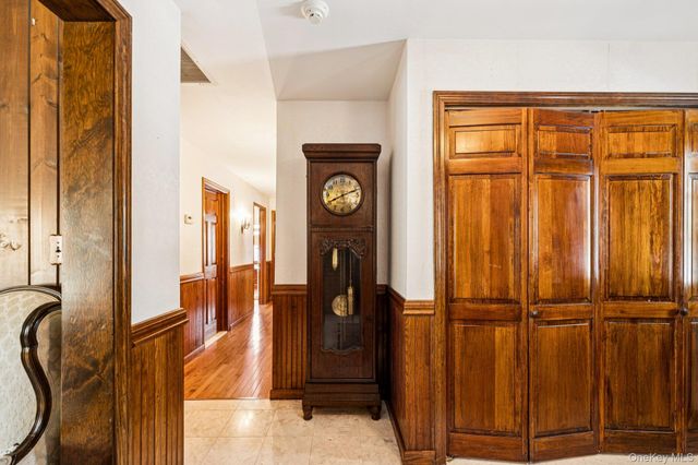 11 Lodge Lane, Belle Terre, NY 11777