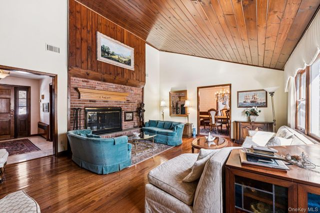 11 Lodge Lane, Belle Terre, NY 11777