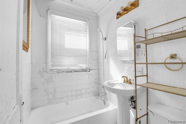 15354 Stansbury Street, Detroit, MI 48227