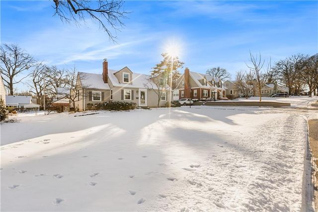 2719 W 51st Street, Westwood, KS 66205