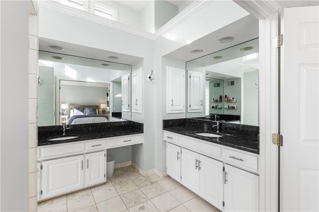 2719 W 51st Street, Westwood, KS 66205