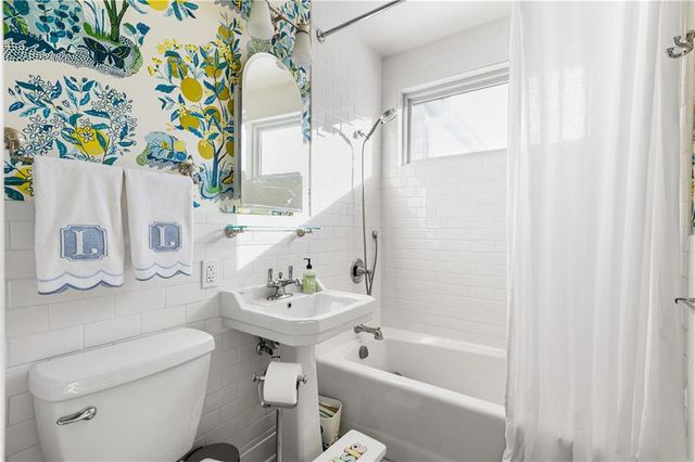 2719 W 51st Street, Westwood, KS 66205