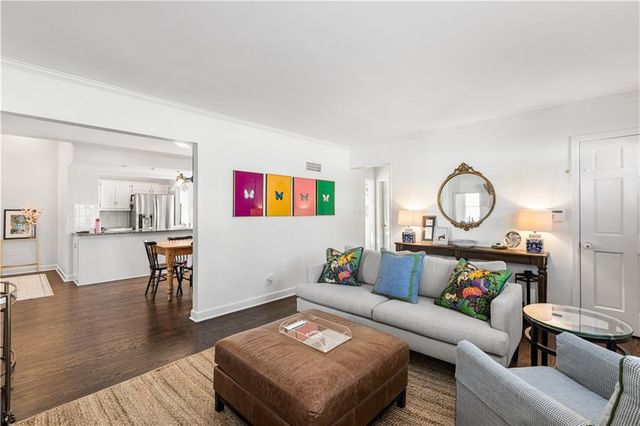 2719 W 51st Street, Westwood, KS 66205