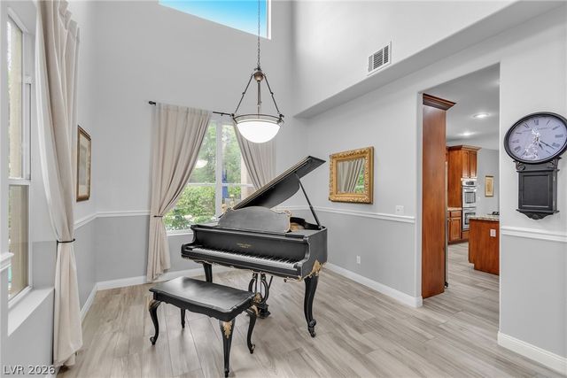 1000 Meadowleah Street, Las Vegas, NV 89145