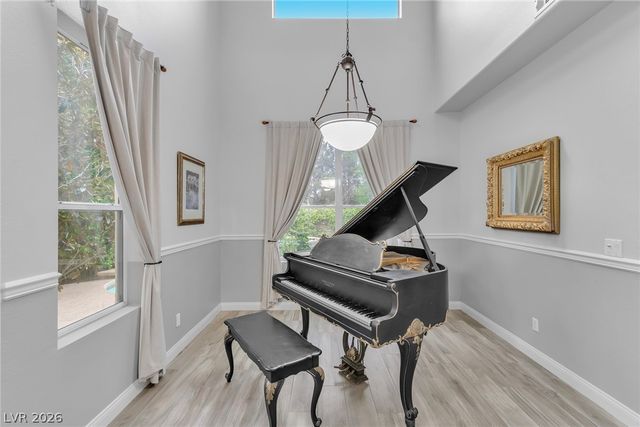 1000 Meadowleah Street, Las Vegas, NV 89145