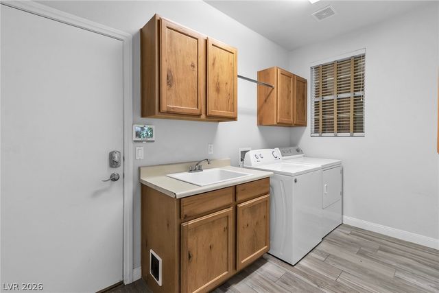 1000 Meadowleah Street, Las Vegas, NV 89145