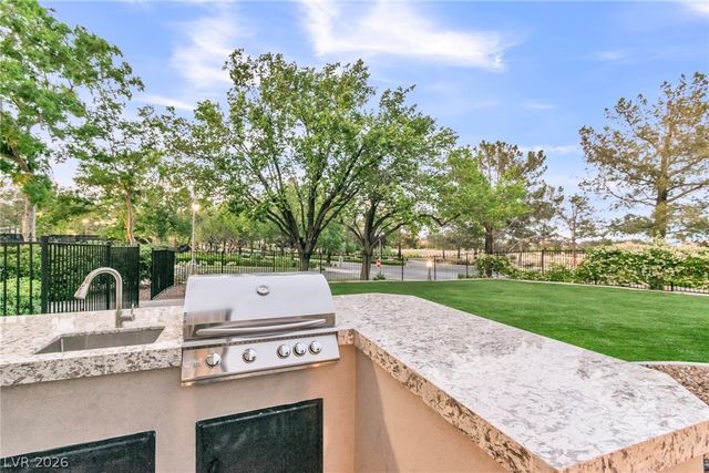 1000 Meadowleah Street, Las Vegas, NV 89145