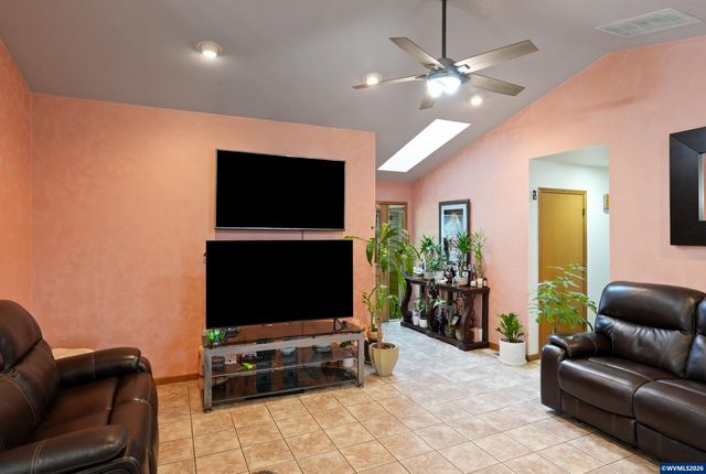 2573 Michael Dr NE, Salem, OR 97305