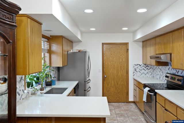 2573 Michael Dr NE, Salem, OR 97305