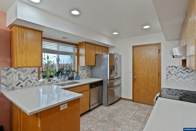 2573 Michael Dr NE, Salem, OR 97305