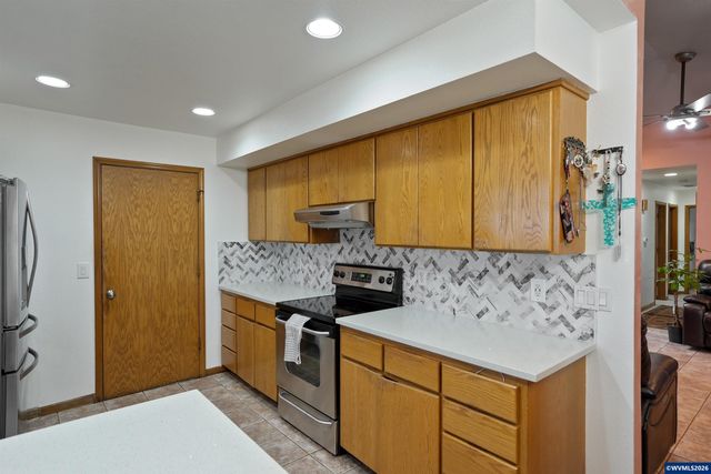 2573 Michael Dr NE, Salem, OR 97305