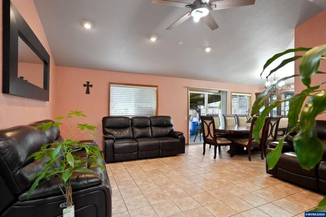 2573 Michael Dr NE, Salem, OR 97305