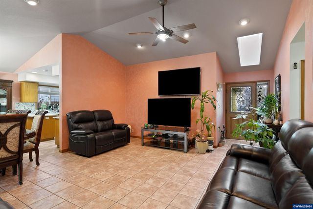 2573 Michael Dr NE, Salem, OR 97305