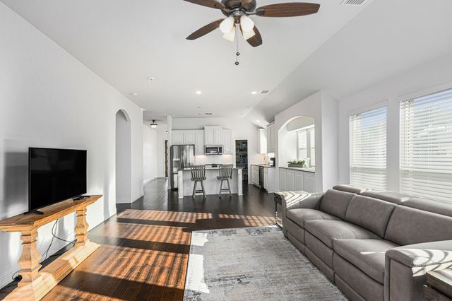 303 Pineview Lane, Ponder, TX 76259