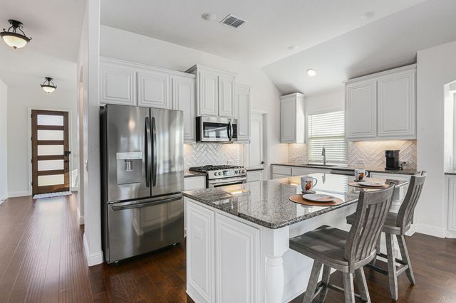 303 Pineview Lane, Ponder, TX 76259