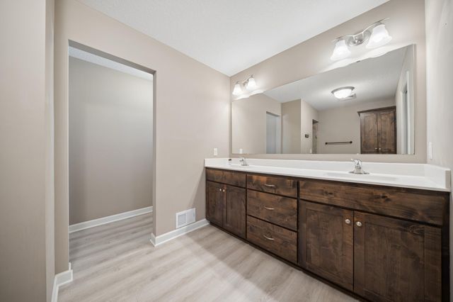 5484 Snell Court SE, Prior Lake, MN 55372