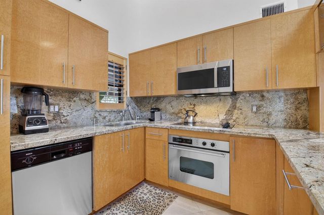 6130 Vía Tierra, Boca Raton, FL 33433