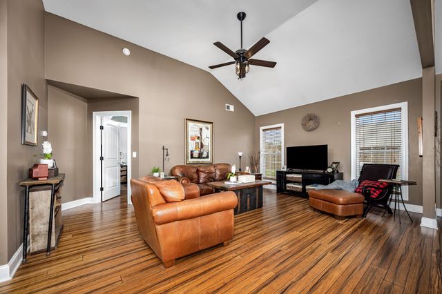 8359 Manor Farm Dr, Murfreesboro, TN 37129