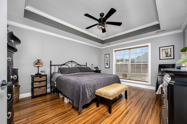 8359 Manor Farm Dr, Murfreesboro, TN 37129