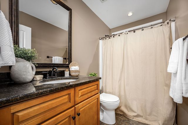 8359 Manor Farm Dr, Murfreesboro, TN 37129